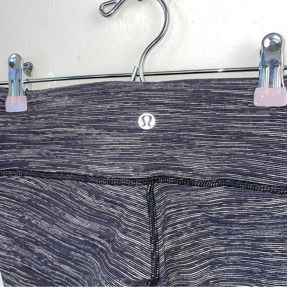 Lululemon‎ Wunder Under Crop - Picture 6 of 10